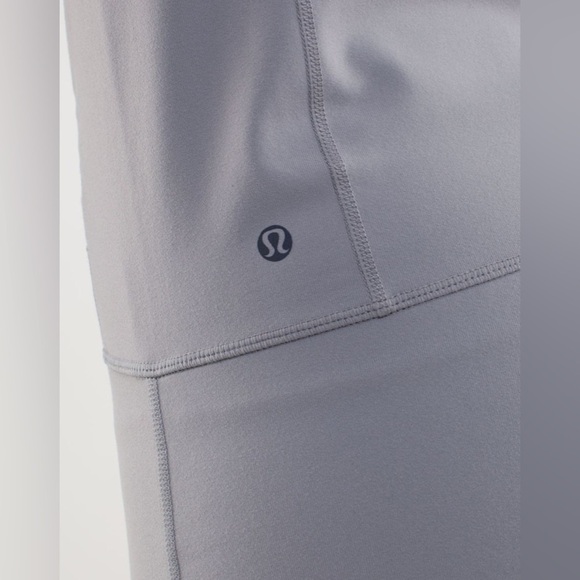 Lululemon In Stride Jacket
Fossil / Wee Are From Space Coal Fossil Size 6 - Picture 6 of 17